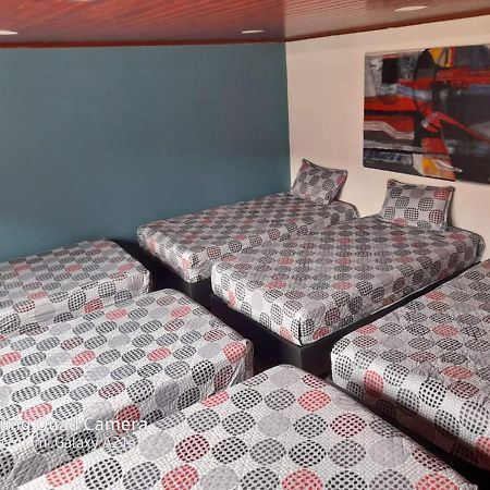 La Parada Del Tren Hostel Bogota Bagian luar foto