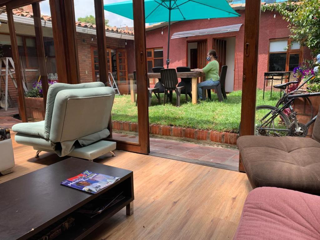 La Parada Del Tren Hostel Bogota Bagian luar foto