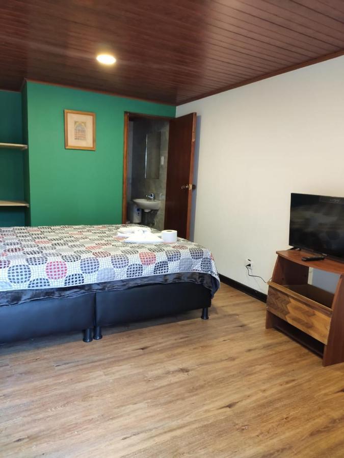 La Parada Del Tren Hostel Bogota Bagian luar foto