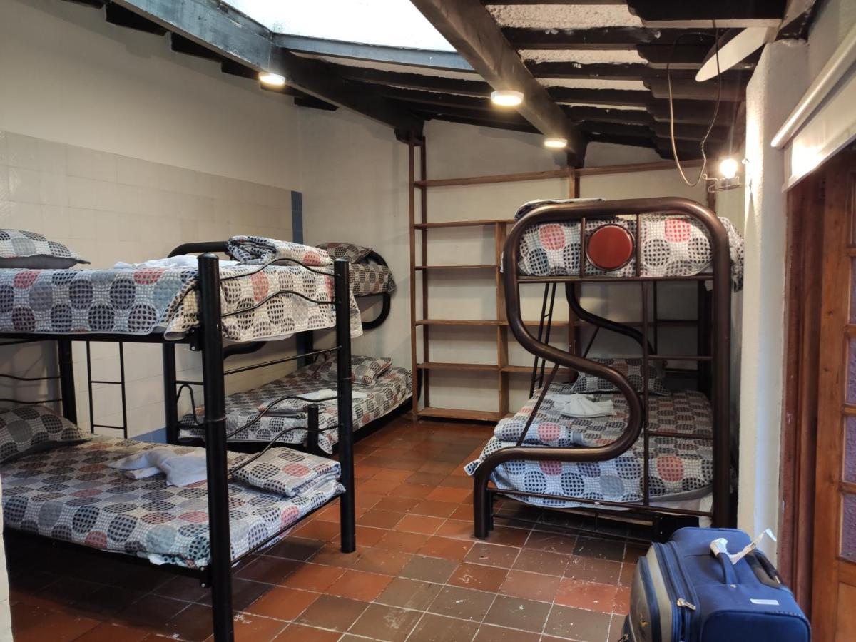 La Parada Del Tren Hostel Bogota Bagian luar foto