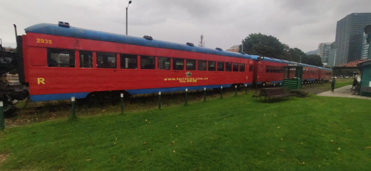 La Parada Del Tren Hostel Bogota Bagian luar foto
