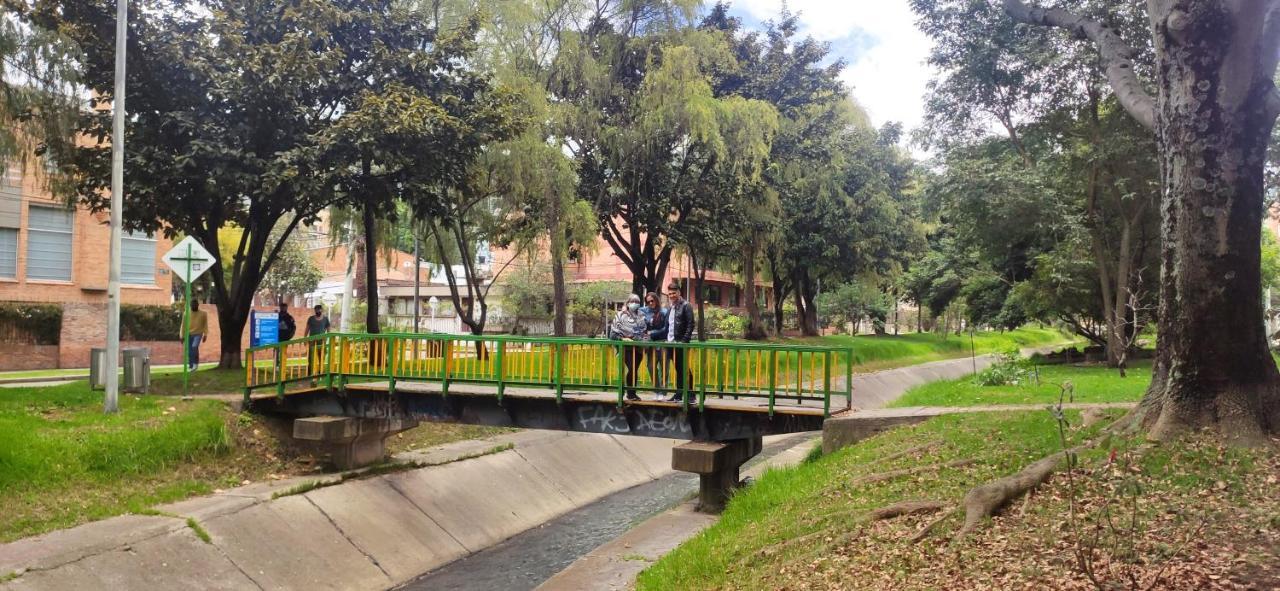 La Parada Del Tren Hostel Bogota Bagian luar foto