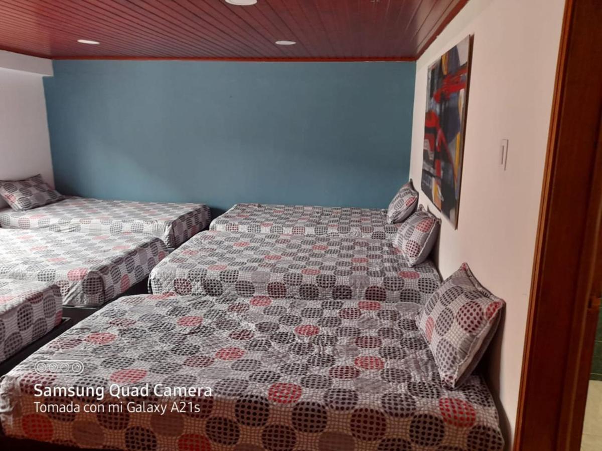 La Parada Del Tren Hostel Bogota Bagian luar foto