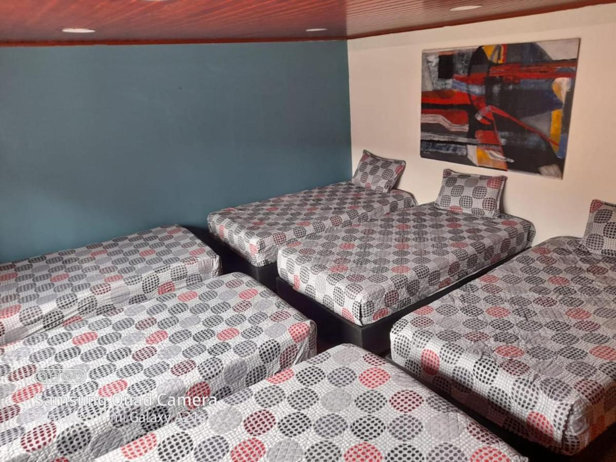 La Parada Del Tren Hostel Bogota Bagian luar foto