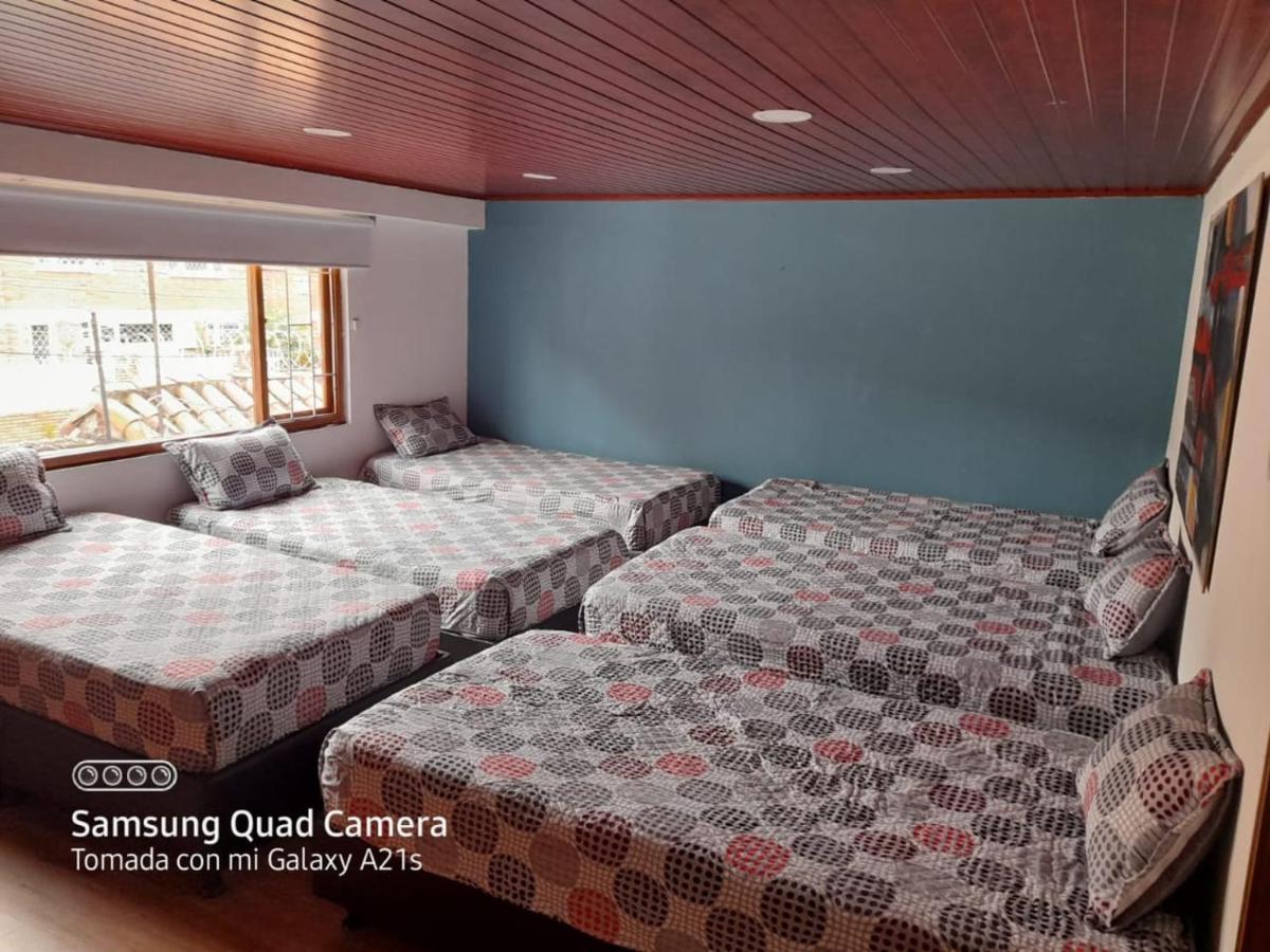 La Parada Del Tren Hostel Bogota Bagian luar foto