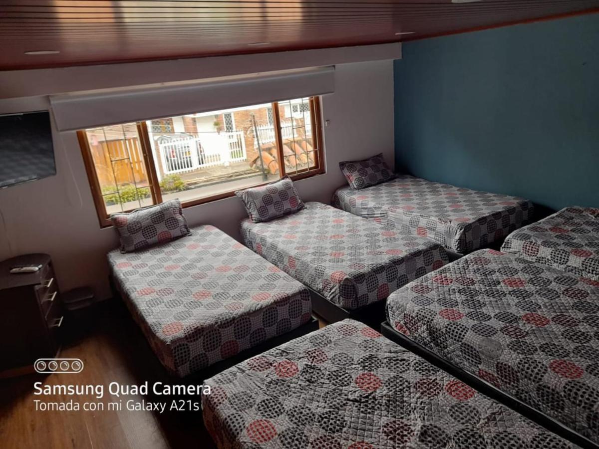 La Parada Del Tren Hostel Bogota Bagian luar foto