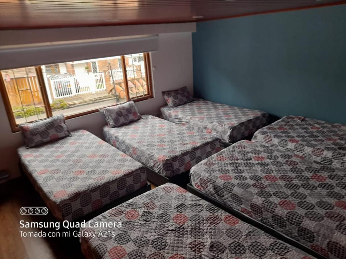 La Parada Del Tren Hostel Bogota Bagian luar foto
